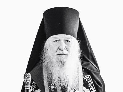 Умер протоиерей Валериан Кречетов в схиме архимандрит Михаил На 89 м году жизни скончался старейший клирик Московской епархии почетный настоятель храма Покрова Пресвятой Богородицы в селе Акулово схиархимандрит Михаил до схимы протоиерей Валериан Родился священник 14 апреля 1937 года в городе Зарайске Московской области в семье репрессированного бухгалтера Михаила Кречетова впоследствии ставшего священником В возрасте шести лет начал прислуживать в церкви Окончив Московский лесотехнический институт в 1964 году работал на целине затем работал инженером в лесхозе прежде чем за один год окончить курс Московской духовной семинарии В 1968 году был рукоположен во диакона а спустя год во священника Сначала служил полтора года в Преображенском храме в Переделкине в1970 году стал настоятелем храма Покрова Пресвятой Богородицы в селе Акулове В 1973 году был возведен в сан протоиерея Проститься с батюшкой можно 14 15 16 ноября в подмосковном храме Покрова Пресвятой Богородицы в Акулово Одинцово 16 ноября после Божественной литургии будет отпевание Начало литургии в 8 30 Схему проезда к храму можно найти по ссылке MAX Яндекс Дзен VK Рассылка