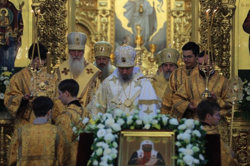 В Краснодаре встретили ковчег с мощами канонизированного патриарха РПЦ Сегодня утром, 14 июля, в Свято-Екатерининском кафедральном соборе прошел молебен с акафистом святителю Тихону. С 17 часов в этом же храме откроется всенощное бдение. Православные смогут помолиться святому и поклониться мощам до 18 часов среды, 16 июля. Все эти дни собор будет работать круглосуточно. KrasnodarMedia Прислать новость
