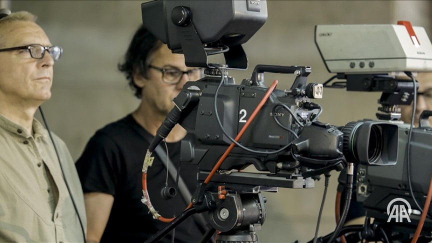 Словенский RTV Мы не могли выйти на одну сцену с Израилем который уничтожил 92 Газы Словенский общественный вещатель RTV не готов делить сцену со страной действия которой привели к массовым разрушениям в Газе и многочисленным жертвам среди гражданских включая детей и журналистов Об этом заявил председатель Совета управляющих RTV Наталия Горшчак в комментарии Анадолу После решения Европейского вещательного союза EBU сохранить участие Израиля в конкурсе Словения стала одной из стран объявивших о бойкоте Горшчак рассказала что зрители артисты и писатели в Словении также призвали не участвовать в нынешнем конкурсе Подробнее на нашем сайте v aa com tr 3766511 24 7 в сутки с Агентством Анадолу