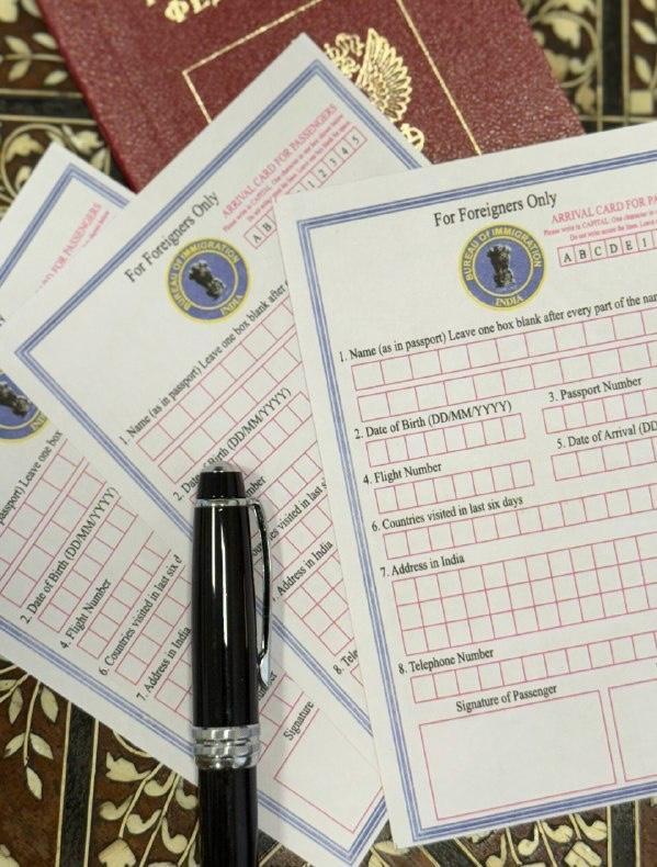 Дорогие друзья С 1 октября 2025 года Бюро иммиграции Министерства внутренних дел Индии начало тестирование системы электронных миграционных карт для въезда в страну Пассажиры прибывающие в Международный аэропорт им Индиры Ганди в Нью Дели теперь вместо привычной бумажной карточки могут заполнить форму онлайн на сайте indianvisaonline gov in earrival   Сведения о планируемом въезде должны быть поданы не ранее чем за три дня до прилета Отмечается в течение ближайших нескольких месяцев система будет функционировать в тестовом режиме в это время сохраняется возможность заполнения бумажных миграционных карт