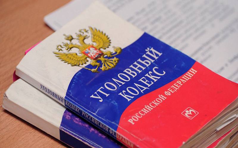 Масштабная волна киберпреступлений захлестнула регион: с начала года более 1,9 тысяч человек пострадали от действий интернет-мошенников. Общий ущерб, нанесённый злоумышленниками, составил свыше 800 миллионов рублей.  Особо тревожная ситуация наблюдается в последнее время: только за прошедшую неделю 52 жителя края потеряли в общей сложности 24,7 миллиона рублей в результате дистанционных мошенничеств.  Анализ схем обмана показал следующие виды мошенничества:  Телефонное мошенничество: 26 случаев, когда злоумышленники, выдавая себя за сотрудников различных служб, убеждали людей перевести сбережения на якобы «безопасные счета».  Фиктивные покупки: 12 эпизодов, связанных с оплатой несуществующих товаров и услуг, при этом деньги не возвращались.  Кража через карты: 5 случаев несанкционированного списания средств с банковских счетов через украденные карты и телефоны.  Ложные инвестиции: 7 случаев, когда граждане теряли деньги, поверив обещаниям быстрого заработка, предложениям об игре на бирже или инвестировании.  Фишинговые атаки: 2 случая автоматического списания средств после перехода по вредоносным ссылкам.