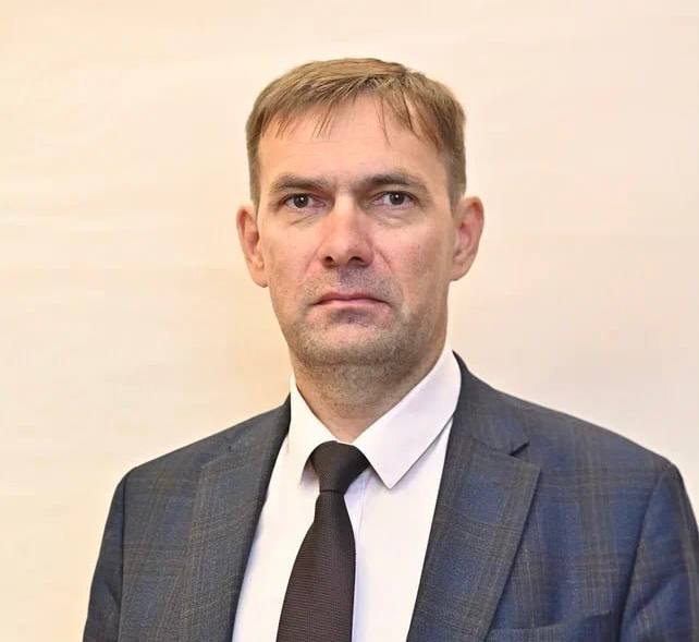 Дмитрий Кобунов назначен первым заместителем министра строительства Бурятии Сегодня соответствующее постановление Правительства Бурятии вступило в силу. Ранее Дмитрий Анатольевич Кобунов более 6 лет занимал пост заместителя министра — председателя Комитета по реализации программ капитального строительства. Под его руководством в республике построено и введено в эксплуатацию свыше 200 объектов образования, культуры, здравоохранения и спорта. Дмитрий Кобунов имеет специальности «Промышленное и гражданское строительство» и «Юриспруденция». Трудовой путь начал в 1994 году инженером в различных компаниях. Имеет звание заслуженного строителя Республики Бурятия. Награжден почетными грамотами и благодарностями Республики Бурятия.