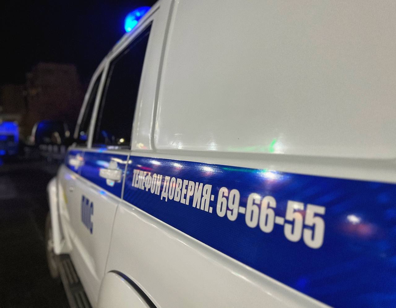 Полицейские Хасынского округа Колымы установили мужчину, укравшего велосипед из подвала жилого дома Оперативники уголовного розыска Отделения МВД России «Хасынское» установили 30-летнего мужчину, совершившего кражу велосипеда. Злоумышленник похитил его из подвального помещения жилого дома в поселке Палатка. Ущерб составил три тысячи рублей. Дознавателем возбуждено уголовное дело по признакам преступления, предусмотренного ч. 1 ст. 158 УК РФ кража . Максимальная санкция – лишение свободы на срок до двух лет. Похищенное изъято. Полиция предупреждает! Оставляя велосипеды и самокаты без присмотра, вы предоставляете злоумышленникам полный доступ к этому имуществу. Отлучаясь на непродолжительное время, пользуйтесь надёжными противоугонными замками. Если имеется возможность, оставляйте транспорт в поле зрения камер видеонаблюдения. Желательно маркировать свое имущество, к примеру, нанесите на раму любой отличительный знак. Это может облегчить полицейским поиск пропавшего велосипеда, самоката и других средств индивидуальной мобильности. 7 июня сотрудниками Госавтоинспекции Отделения МВД России «Тенькинское» был установлен нетрезвый водитель иномарки. Полицейские остановили 49-летнего мужчину на улице Мира в поселке Усть-Омчуг. Известно, что гражданин уже имел судимость за аналогичное преступление. Дознавателем возбуждено уголовное дело по признакам преступления, предусмотренного ч. 1 ст. 264.1 УК РФ управление транспортным средством в состоянии опьянения лицом, имеющим судимость . Максимальная санкция – лишение свободы на срок до двух лет. Автомобиль нарушителя изъят. Всего за минувшие выходные: ⏺зарегистрировано 448 сообщений о происшествиях и преступлениях; ⏺в дежурные части за различные правонарушения доставлены 30 человек.