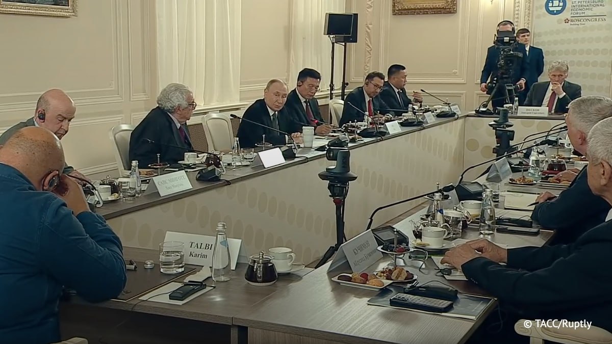Первые заявления Владимира Путина на встрече с главами мировых информагентств: Россия — безусловный лидер по тяжелым вертолетам, ими пользуется даже ООН. Путин заявил, что открыт к контактам с канцлером Мерцем, если тот захочет позвонить. Мы рассматриваем ФРГ не как нейтральное государство, а как сторону поддерживающую Украину, даже как соучастника боевых действий. Возможная поставка Taurus Украине не повлияет на ход СВО, но окончательно испортит отношения Германии и России. Буст канала