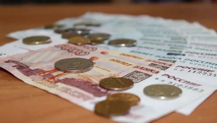 Штраф выписали за плохое состояние дорог Благовещенска В Благовещенске мировой судья рассмотрело дело об административном правонарушении, связанном с плохим состоянием дорог. Заместитель главы города как ответственное лицо допустил несоблюдение требований по обеспечению безопасности дорожного движения при содержании дорог. В апреле и мае прокуратура и ГИБДД провели проверки на дорогах. На улицах Пионерская, 50 лет Октября, Институтская, Кантемирова и Студенческая были обнаружены выбоины, просадки и другие проблемы. Несмотря на предписания, нарушения не устранили вовремя. Доводы защиты о плановых ремонтных работах не приняты во внимание, так как, по мнению суда, материалы дела подтвердили факт бездействия. "Мировой судья за совершенное правонарушение назначил штраф в 20 тысяч рублей", - сообщает пресс-служба Благовещенского городского суда. ТЕЛЕПОРТ.РФ – здесь все об Амурской области Написать нам