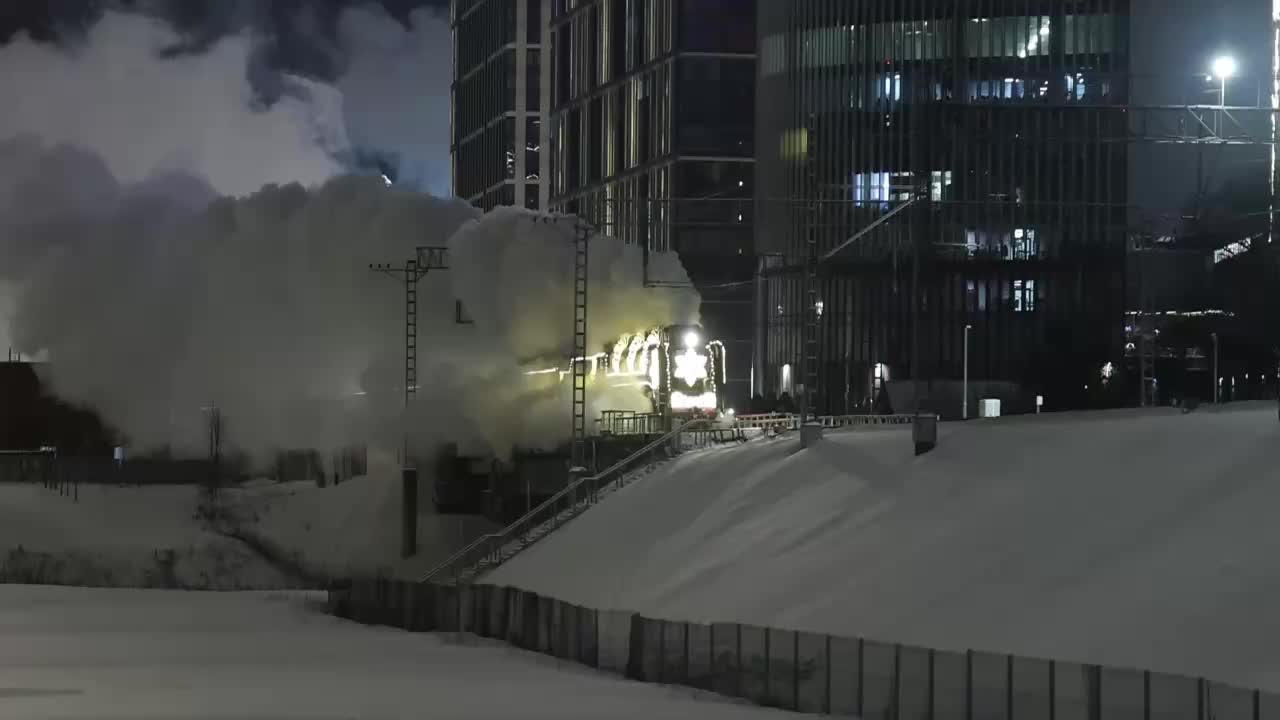 Поезд Деда Мороза прибыл в Москву на Киевский вокзал на два дня