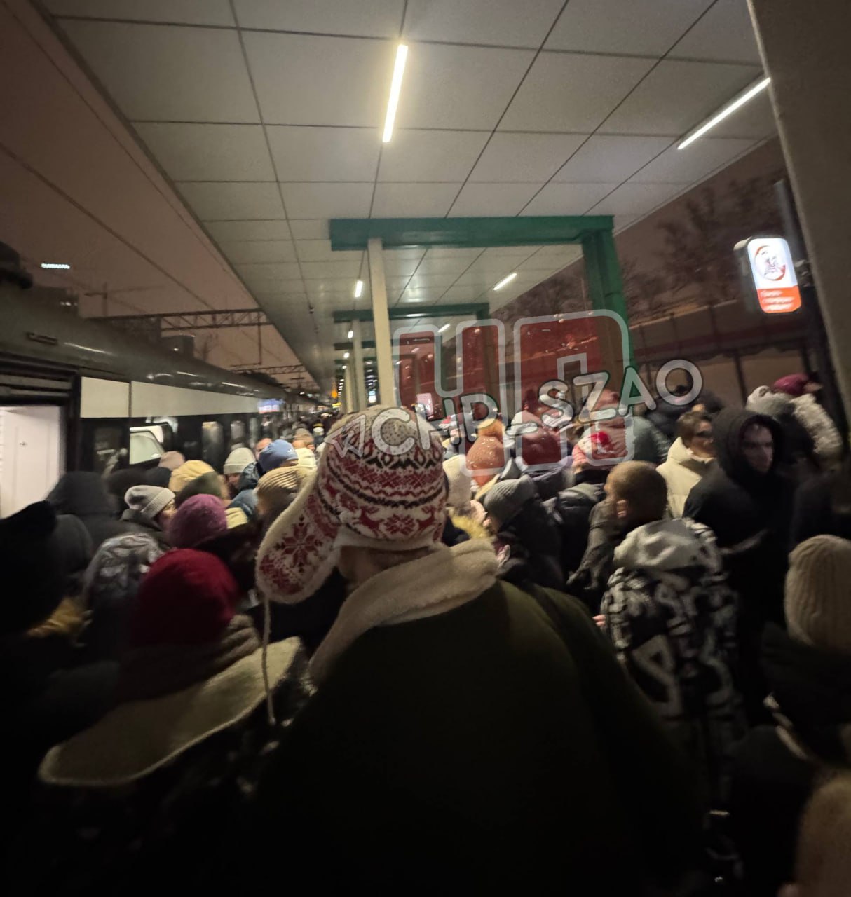 На МЦД 2 Стрешнево снова задерживаются поезда    Дептранс сегодня предупредил что завтра и послезавтра 22 и 23 января в Москве возможны локальные ограничения движения Ограничения ожидаются в центре и некоторых округах ЦАО ЗАО СЗАО СВАО САО Полностью они будут сняты после 20 часов Для поездок по городу лучше выбирать метро МЦК и МЦД  Прислано в ЧП Бот  ЧП СЗАО ЧП ЧАТ