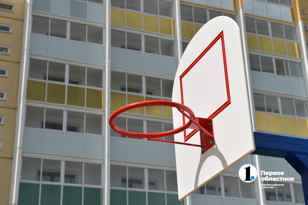 В Челябинской области уровень одобрения ипотеки на вторичном рынке вырос на 13 В сентябре доля ипотеки в сделках по новостройкам увеличилась до 66 что на 19 выше показателей начала года На вторичном рынке доля выросла с 14 до 24 По сравнению с результатами второго квартала процент одобрений заявок в ипотечном сервисе Авито Недвижимости вырос на 6 По результатам квартала мы отмечаем позитивную динамику в доле ипотечных сделок как на рынке новостроек так и на вторичном рынке Причем на последнем заметно вырос процент одобрений кредитов банками Снижение ключевой ставки ЦБ РФ а вместе с тем и процентов по ипотеке за квартал снизило требования к доходу заемщиков комментирует руководитель бизнес направления Ипотека страхование и сделочные сервисы Авито Артур Ахметов bfm74