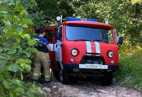 В Ашинском районе турист сорвался со скалы Группа друзей отправилась на отдых к Красным скалам. Во время отдыха один из молодых людей сорвался с высоты около шести метров. Юноша госпитализирован. ПОДРОБНЕЕ URALPRESS.RU