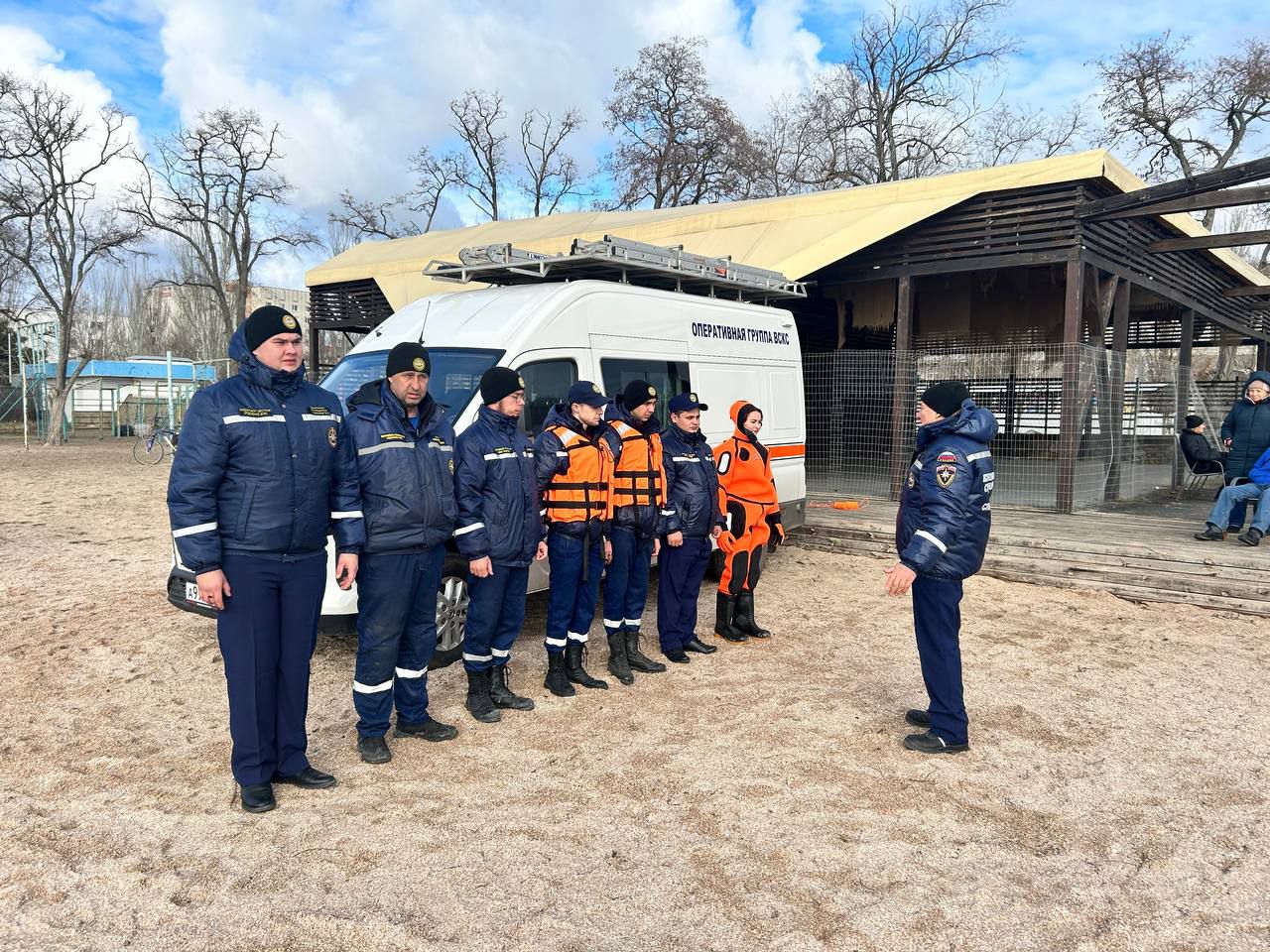 Вместе с Верой     В светлый православный праздник Крещения Господня добровольцы Запорожского регионального отделения ВСКС обеспечивали безопасность в местах массовых купаний граждан.  Посты безопасности были организованы в г.Мелитополь, поселке Терпение и в г.Бердянск. Всего дежурства добровольцев - спасателей были организованы в ...... точках.  За время дежурств добровольцев происшествий не случилось, ребята помогали гражданам выходить из воды, а так же страховали на случай ухудшения самочувствия.  Запорожское региональное отделение ВСКС поздравляет всех Православных христиан с праздником и просит быть бдительными и осторожными во время традиционных купаний.