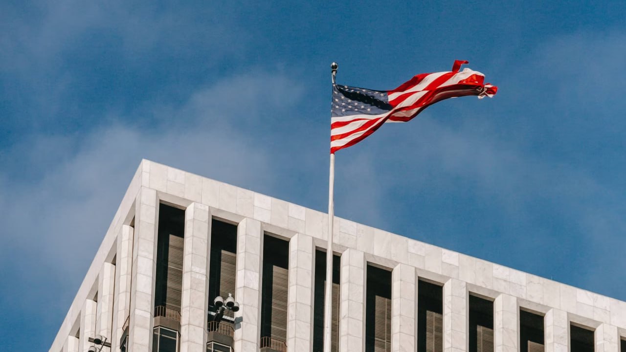 США ограничили въезд руководителям двух узбекских компаний причастных к организации нелегальной миграции Через эти фирмы координировалась перевозка иностранцев включая несовершеннолетних к транзитным пунктам в Центральной Америке для попытки незаконного въезда в США uznews uz ru news 107539 uznews