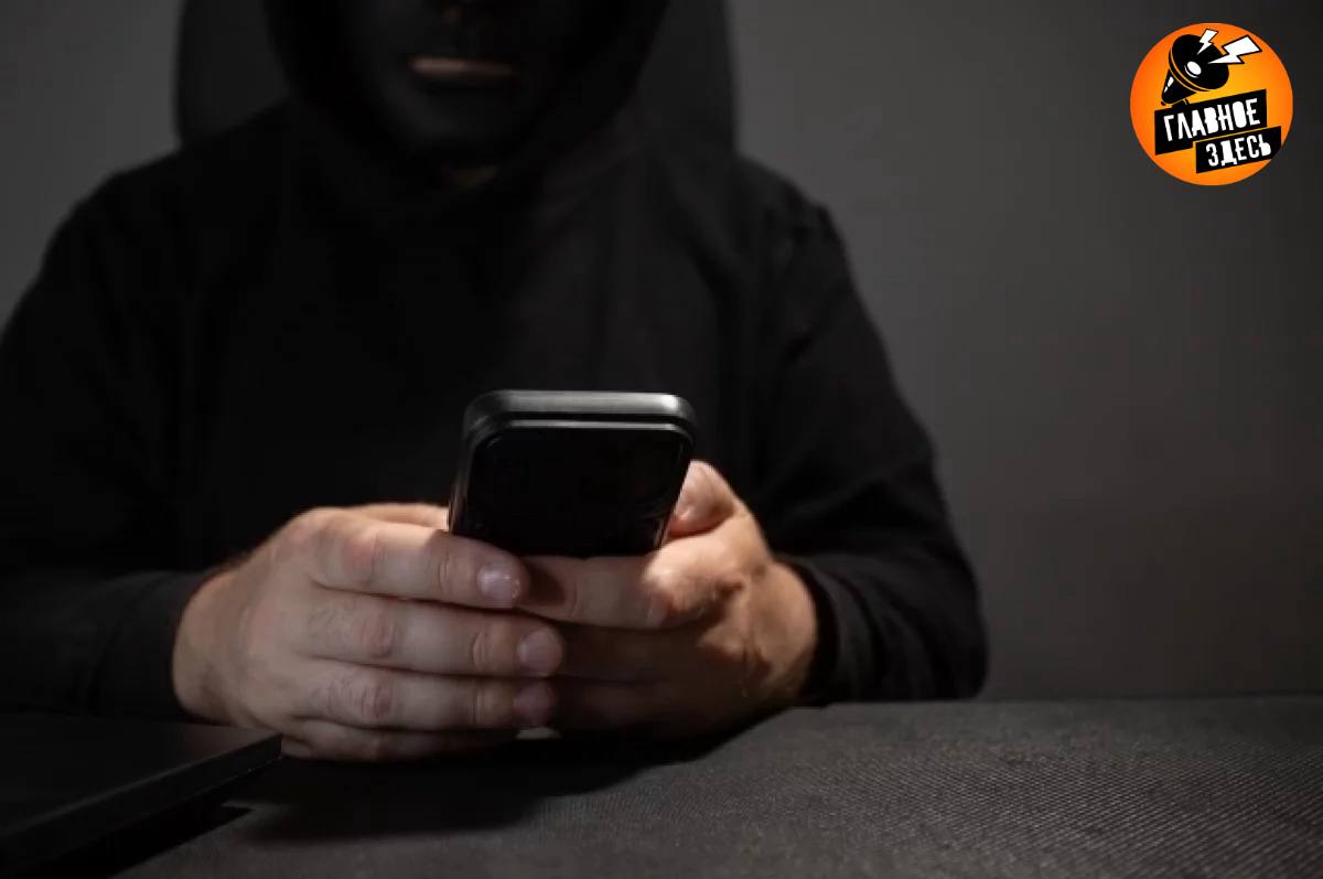 Мошенницы на сайтах знакомств выманивают деньги под предлогом лечения детей Злоумышленники создают анкеты от лица женщин на сайтах знакомств и находят там жертву В процессе общения девушка сообщает что у нее тяжело болен ребенок и срочно требуются деньги на лечение После перевода средств диалог прекращается На этом хитрая схема не заканчивается спустя время мошенники вновь выходят на связь и предлагают вернуть денежные средства Для этого они просят продиктовать им код из СМС чтобы подтвердить факт операции после чего происходит кража средств имеющихся на счету Главное здесь Подписывайтесь