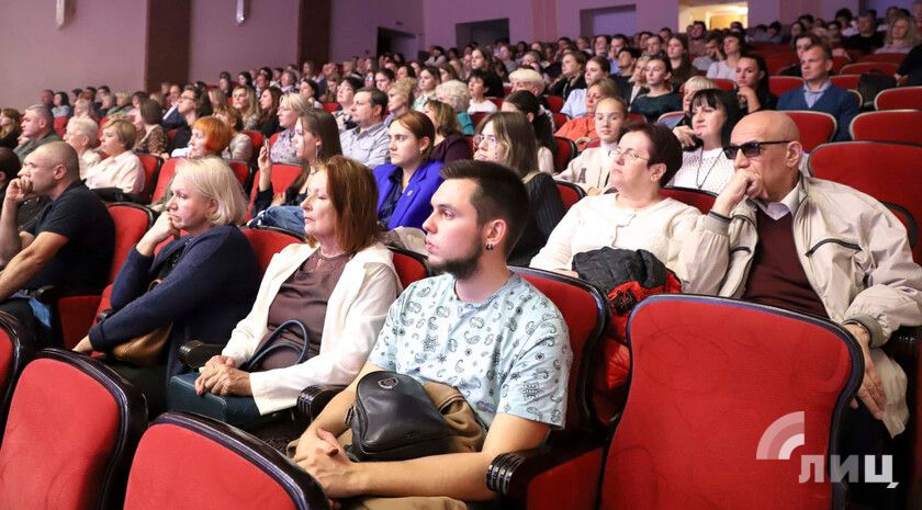 Известные российские артисты выступят в Луганске в День Республики Музыкально-литературная программа «Героям Победы…» с участием известных российских артистов состоится на Театральной площади Луганска 12 мая. Об этом сообщили в Минцифры ЛНР. «12 мая в 20:00 на главной площади города Луганска состоится праздничный концерт, посвященный 80-летию Победы в Великой Отечественной войне и приуроченный к празднованию Дня Республики», — говорится в сообщении. В исполнении Государственного Кремлевского оркестра Управления делами Президента Российской Федерации прозвучат легендарные симфонические произведения советских композиторов, посвященные Великой Отечественной войне. Художественный руководитель и главный дирижер оркестра — Константин Чудовский. «Как продолжение традиций и передача эстафет... Подробнее>>>