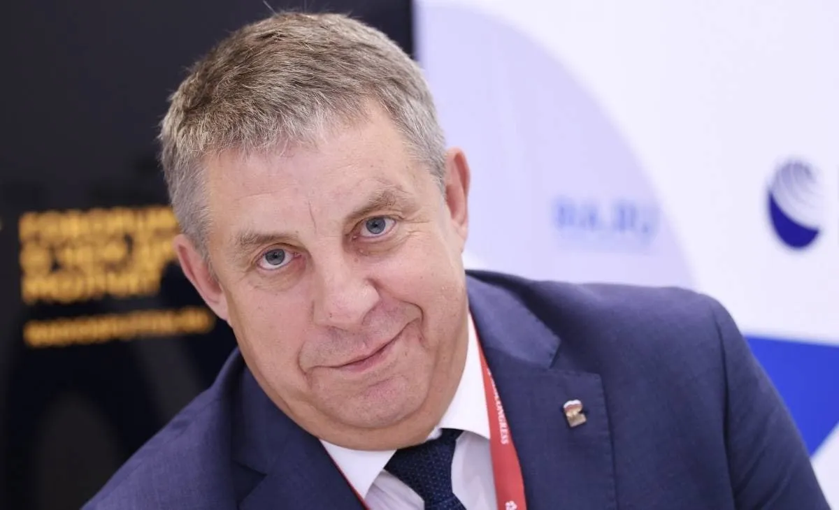 Покинувший накануне пост губернатора Брянской области Александр Богомаз зарегистрирован депутатом Госдумы говорится в решении Центризбиркома России Богомазу передан мандат экс депутата от Татарстана Айрата Фаррахова который в апреле этого года возглавил Казанский медуниверситет Богомаз уже был депутатом Госдумы в 2012 2014 годах также получив вакантный мандат РИА Новости