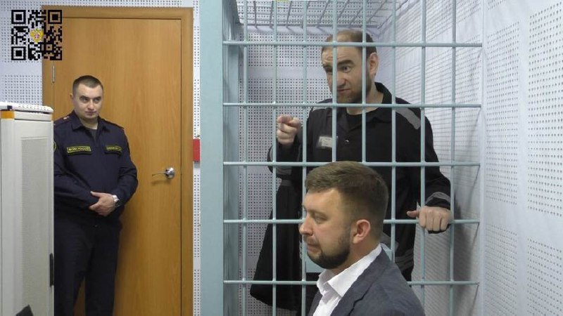 Orenday Оренбург Рауфу Арашукову отказали в допросе начальника УФСИН Оренбуржья Напомним экс сенатора от Карачаево Черкесии осудили на пожизненное лишение свободы за создание ОПГ и заказное убийство 2 х человек Но во время отбытия наказания в колонии Черный дельфин осужденный попытался дать крупную взятку сотруднику колонии за создание для него особых условий нахождения в заточении В Оренбуржье в известной на всю страну колонии Черный дельфин сидит пожизненно осужденный бывший сенатор от Карачаево Черкесии Рауф Арашуков Это не простой арестант а известный член и один из лидеров семейной ОПГ Арашуковых занимавшейся заказными убийствами кражей газа на миллиарды подробнее на канале Orenday Оренбург