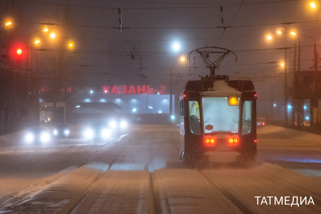 Завтра, 7 января, в Татарстане опять ожидается серьезное ухудшение погодных условий  Об этом предупреждает Гидрометцентр РТ. Ночью и утром вторника местами по республике, включая Казань, опустится туман.  Позднее, во второй половине дня, прогнозируются метели с ухудшением видимости до одного-двух километров.