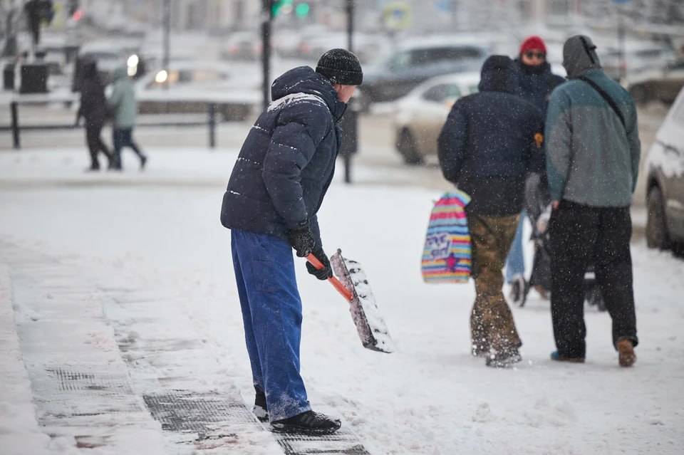 Мэр Челябинска поручил расчистить дороги к храмам к Рождеству Глава Челябинска Алексей Лошкин поручил перед Рождеством очистить от льда и снега подходы и подъезды к православным храмам а также расположенные возле них парковки Зима нынче снежная для жителей это новогоднее настроение для вас зона ответственности отметил мэр Подписаться на chelkp Мы в MAX