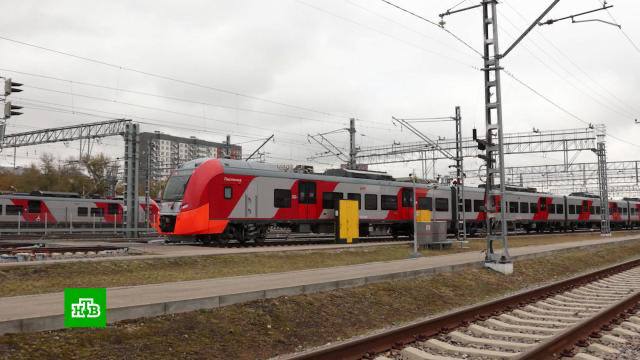 С 30 ноября в петербургских электричках начнут принимать оплату по геолокации Для этого нужно установить приложение ПроТранспорт Через него система будет отслеживать какое расстояние проехал пассажир на поезде После того как пользователь завершит поездку деньги спишутся автоматически Подписаться на НТВ Петербург Буст канала