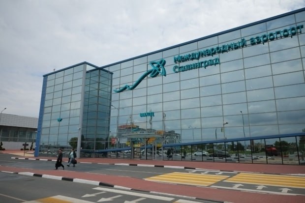 Волгоградский аэропорт возобновил работу Временные ограничения на прием и вылет самолетов в аэропорту Волгограда сняты До этого ограничения были введены для обеспечения безопасности полетов Кроме того ограничения были сняты в аэропортах Владикавказа Грозного Магаса Нальчика Оренбурга Орска