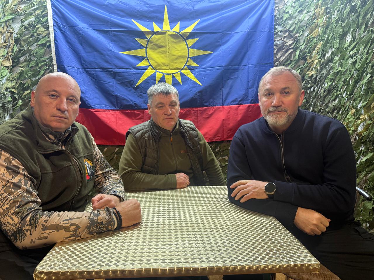 Игорь Чемерис отправится в зону СВО ℹ Председатель комитета ЗСПК по социальной политике и защите прав граждан Игорь Чемерис подписал контракт на участие в специальной военной операции Решение было озвучено на январском заседании профильного комитета В связи с отъездом Игорь Чемерис предложил временно возложить исполнение обязанностей председателя комитета на Николая Алёшина Предложение поддержали члены комитета Отметим что Игорь Чемерис в прошлом кадровый военнослужащий Работа комитета по социальной политике и защите прав граждан будет продолжена в штатном режиме Подписывайтесь на новости парламента Приморья