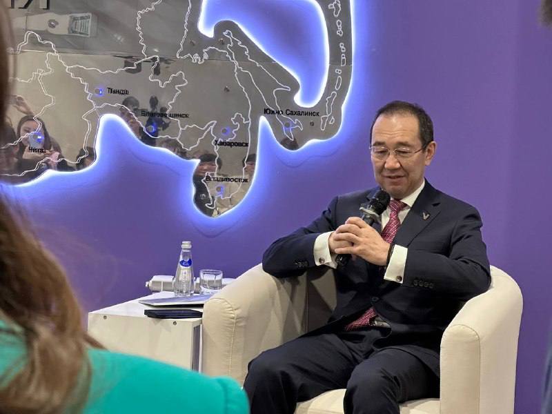 Глава Якутии разъяснил порядок выплат сокращенным сотрудникам на ежегодной пресс конференции Журналисты обратились к главе Якутии с вопросом о гарантированных выплатах сокращенным работникам госучреждений подчеркнув судебные решения в пользу увеличенных компенсаций Как пояснил Айсен Николаев обязательные выплаты составляют три месяца а шестимесячная выплата предусмотрена лишь в исключительных ситуациях таких как наличие инвалидности или лиц на иждивении Напомним в течение ближайших лет в Якутии планируют сократить около двух тысяч работников ulusmedia Читайте нас в MAX