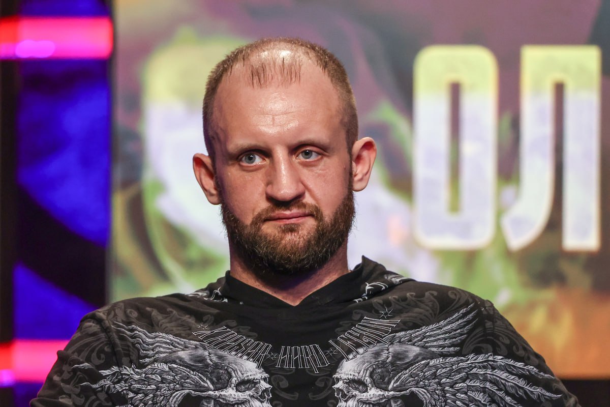 Младший из братьев Емельяненко выйдет на свободу по УДО Алексеевский районный суд Белгородской области удовлетворил ходатайство об условно досрочном освобождении бойца ММА Ивана Емельяненко Об этом РБК сообщили в суде Телеграм канал 112 пишет что Емельяненко выйдет на свободу через 15 дней Старооскольский городской суд Белгородской области в декабре приговорил Емельяненко к полутора годам лишения свободы по делу об умышленном причинении тяжкого вреда здоровью в ходе уличного конфликта в Старом Осколе 37 летний Иван Емельяненко младший брат бойцов смешанных единоборств Александра и Федора Он мастер спорта по боевому самбо В ММА Емельяненко дебютировал в мае 2023 года Провел два боя победив Алексея Леденева и Юрия Рябого Global Look Press Подписаться на РБК Спорт