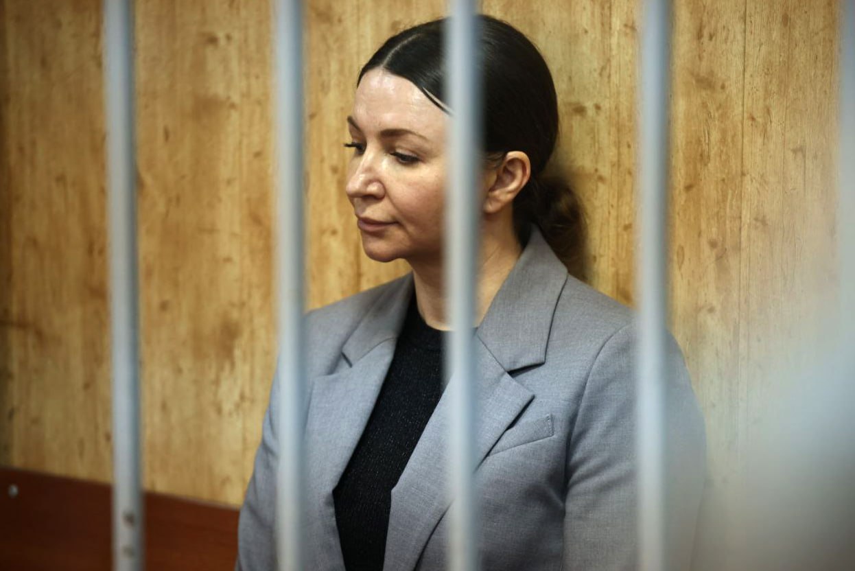 Раздача квартир от Блиновской завершилась арестом всего имущества Арбитражный суд Москвы арестовал все квартиры и дома которые Елена Блиновская успела передать своим родственникам пишет РИА Новости Финансовый управляющий королевы марафонов теперь требует вернуть это имущество для расчетов с кредиторами Подпишитесь на Абзац TG VK Дзен MAX Rutube