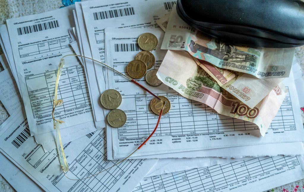 Челябинская область получила 16 миллионов на субсидии по коммуналке Региональная казна получила 15 9 миллиона на помощь челябинцам с оплатой коммуналки Новые параметры бюджета утвердил профильный комитет областного заксобрания Областной бюджет получил дополнительные федеральные средства в размере 27 миллионов рублей Из них 15 9 миллиона направят на оплату жилищно коммунальных услуг отдельным категориям граждан уточнил спикер ЗСО Олег Гербер Подписаться на vecherchel Голосовать за канал