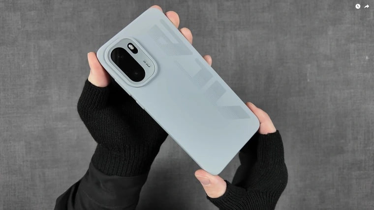 OnePlus готовит два новых смартфона один из них станет конкурентом REDMI Turbo 5 Инсайдер Digital Chat Station раскрыл подробности о двух мощных новинках от OnePlus которые должны выйти в ближайшее время Один из смартфонов по слухам получит название OnePlus Ace 6 Turbo а второй станет прямым конкурентом REDMI Turbo 5 Характеристики OnePlus Ace 6 Turbo Процессор Snapdragon 8 Gen 5 Аккумулятор 8000 мА ч Экран плоский 1 5K 165 Гц Корпус металлическая рамка Биометрия ультразвуковой сканер отпечатков Особенность кобренд с другим брендом возможен тематический дизайн Конкурент REDMI Turbo 5 Процессор Snapdragon 8s Gen 4 Экран плоский Аккумулятор очень ёмкий точные данные не раскрыты Целевая аудитория пользователи выбирающие альтернативу MediaTek Dimensity 8500 8000 мА ч и 165 Гц это уже стандарт для турбо смартфонов или маркетинговая гонка Заказать сборку ПК в InterPC Наши каналы ОnеPlus Тeлeфoны