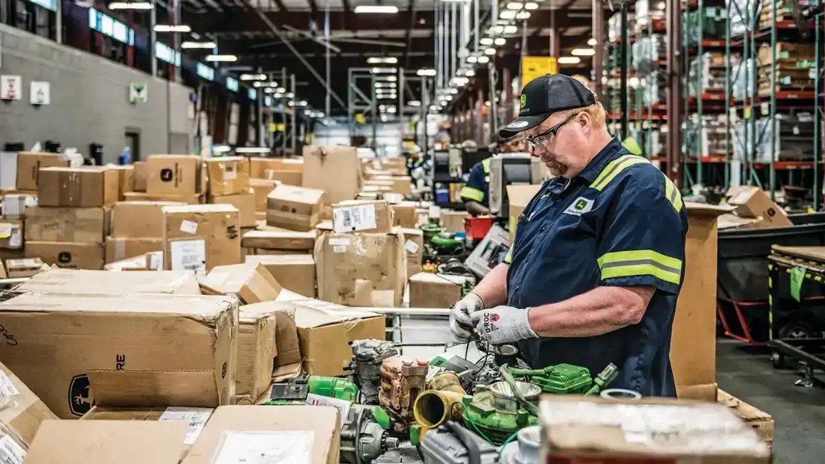 John Deere инвестирует в человекоподобных роботов гуманоидов John Deere инвестировал в разработчика гуманоидных роботов на базе искусственного интеллекта Apptronik Рассказываем подробнее