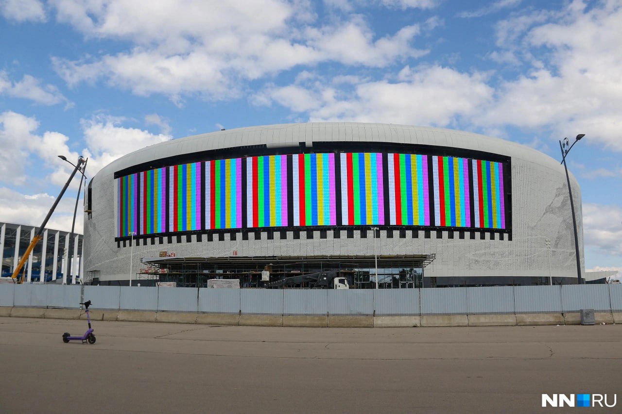 Еще 4 6 миллиарда рублей собираются выделить на новую ледовую арену на Стрелке Сумма заложена в областную казну на ближайшие три года отмечается в проекте бюджета области Деньги хотят направить по региональному проекту Строительство спортивных объектов в рамках концессионных соглашений В 2026 году на это намерены выделить около 1 2 миллиарда рублей в 2027 м почти 1 5 а в 2028 м около 2 Кроме проектирования и строительства средства направят на эксплуатацию арены Читать нас в MAX Подпишись Предложи новость