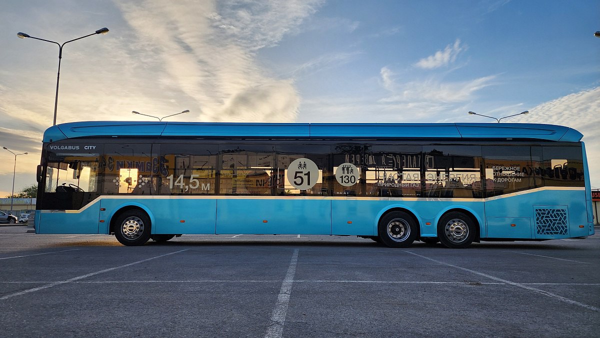 Автобус гигант вышел на загруженный маршрут в Челябинске В тестовом режиме на линию вывели гипербас автобус длиной 14 5 м Пробные поездки покажут нужен ли городу такой транспорт Если да будут закупки сообщил вице мэр Дмитрий Агеев Гипербас курсирует по маршруту 4 от Лесопарковой по проспекту Ленина и затем на северо восток Он вмещает 130 пассажиров сидячих мест в нем 51 Количество мест для сидения на 90 больше чем у стандартного низкопольного автобуса и на 40 больше чем у 18 метрового сочлененного автобуса говорится на сайте производителя Фото сайт бренда Volgabus Подписаться на канал ЕАН Челябинск