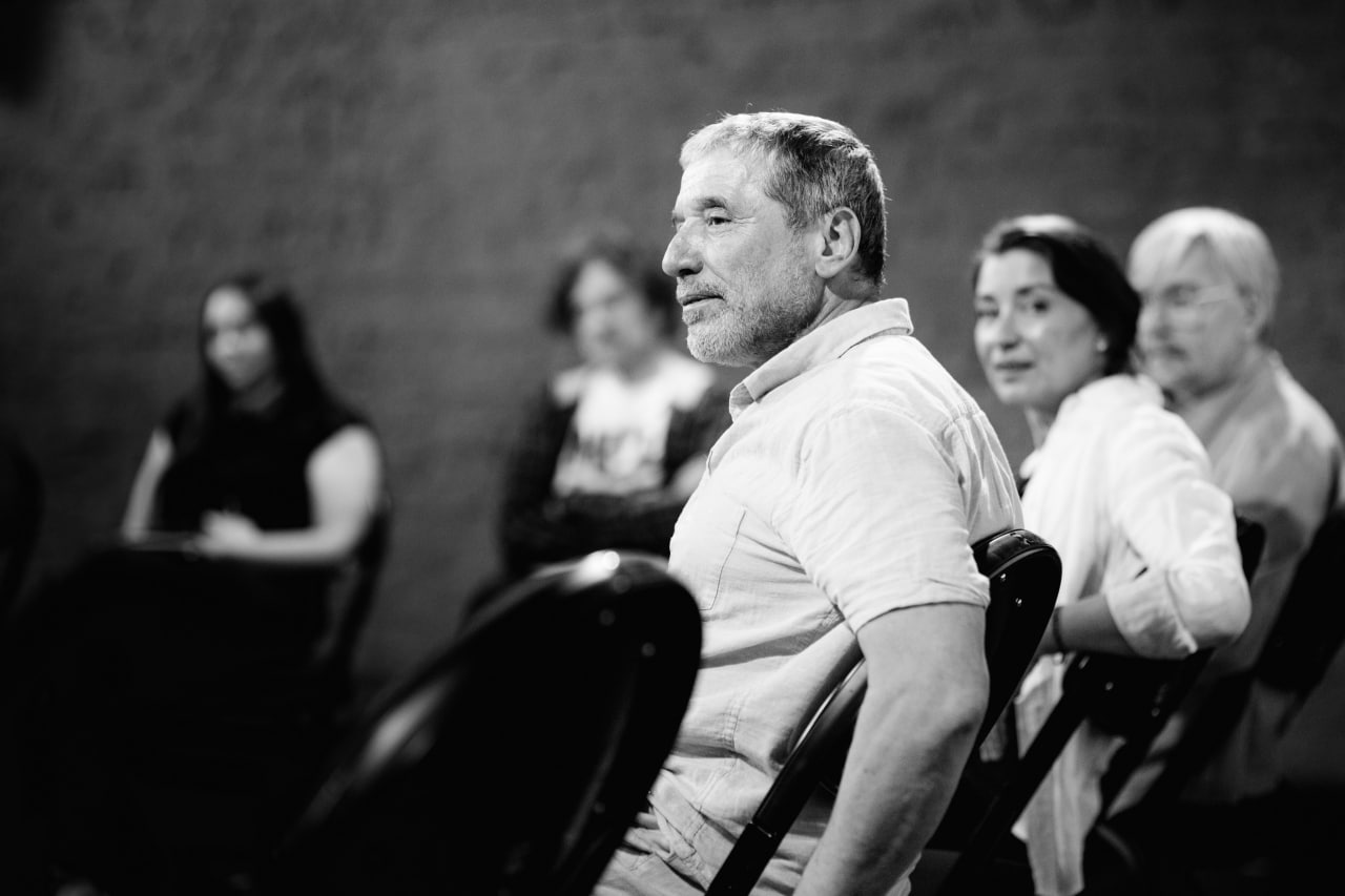 Театр Театр опубликовал открытое письмо в поддержку Бориса Мильграма Сегодня 18 декабря Пермский академический Театр Театр ТТ опубликовал на своём официальном сайте Открытое письмо коллектива Театра Театра по решению суда об увольнении Бориса Мильграма Текст дополнен личными комментариями актёров ТТ и главного режиссёра Сцены Молот Марка Букина Комментарий Марка Букина главного режиссёра Я возмущён решением суда Этого театра не может быть без этого художественного руководителя Борис Леонидович настоящий человек театра для которого театр его успех и эффективность являются главной ценностью Я не хочу чтобы мой театр мой дом был разрушен а то что сейчас происходит я воспринимаю исключительно как разрушение Я требую пересмотрения дела Мильграма и прошу помочь в этом всех от кого это зависит Подробности по ссылке Мы ВКонтакте