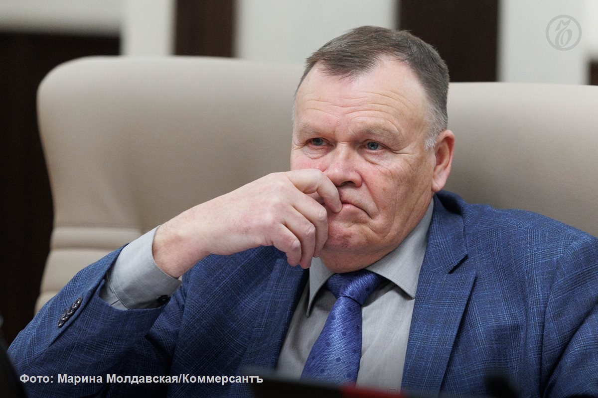 Строить метро в Екатеринбурге по комбинированной схеме сразу в двух направлениях предложил депутат городской думы и застройщик Владимир Крицкий По его словам конечные станции должны появиться в Академическом районе и на ЖБИ Мы обречены на то чтобы переходить на строительство метро Да с 2010 года ни одной новой станции не появилось но приходит время Сегодня две самые больные темы в метрополитене это Академический там количество населения уже очень большое тем более там нет мест для приложения труда Но мы не должны забывать про старые районы вторая линия метро это ВИЗ ЖБИ без нее не обойтись заявил Владимир Крицкий Подписывайтесь на Ъ Урал