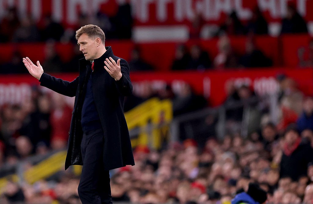 Манчестер Юнайтед впервые за 44 года вылетел на старте обоих Кубков Манчестер Юнайтед завершил выступление в Кубке Англии уступив в первом же матче Брайтону со счетом 1 2 Игра третьего раунда 1 32 финала прошла в Манчестере У хозяев отличился Беньямин Шешко 85 я минута у гостей забили Браян Груда 12 и Дэнни Уэлбек 64 МЮ на 89 й минуте остался вдесятером МЮ в конце августа так же неудачно стартовал и в Кубке лиги проиграв по пенальти клубу четвертого дивизиона Гримсби Таун Манчестерская команда впервые с сезона 1981 82 вылетела из обоих турниров в первых же матчах отмечает Opta Getty Images Подписаться на РБК Спорт