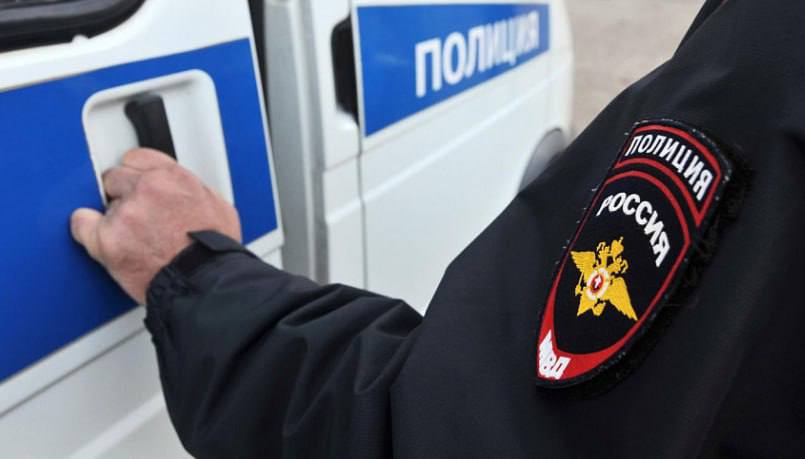 Заведено уголовное дело на замдиректора МУП Водоканал Новороссийска Замдиректора МУП Водоканал Новороссийска обвиняется в злоупотреблении должностными полномочиями Об этом 29 сентября сообщает пресс служба полиция города героя Следственным подразделением УМВД России по Новороссийску завершено расследование уголовного дела возбужденного в отношении 50 летнего местного жителя по признакам преступления предусмотренного частью 1 статьи 285 УК РФ Злоупотребление должностными полномочиями Как установило следствие заместитель директора по безопасности муниципального предприятия занимающегося организацией и обеспечением услуг по водоснабжению в Новороссийске формально трудоустроил слесарем своего знакомого Заработной платой и другими выплатами фиктивному сотруднику замдиректора распоряжался по своему усмотрению В результате преступной деятельности заместителя руководителя новороссийскому МУП причинен ущерб на сумму более 250 тысяч рублей Сообщается что уголовное дело с утвержденным обвинительным заключением направлено в суд для рассмотрения по существу Санкции инкриминируемой части статьи предусматривают максимальное наказание в виде лишения свободы на срок до четырёх лет Подписаться на каналы Новости Подработка Акции Помощь Оповещения