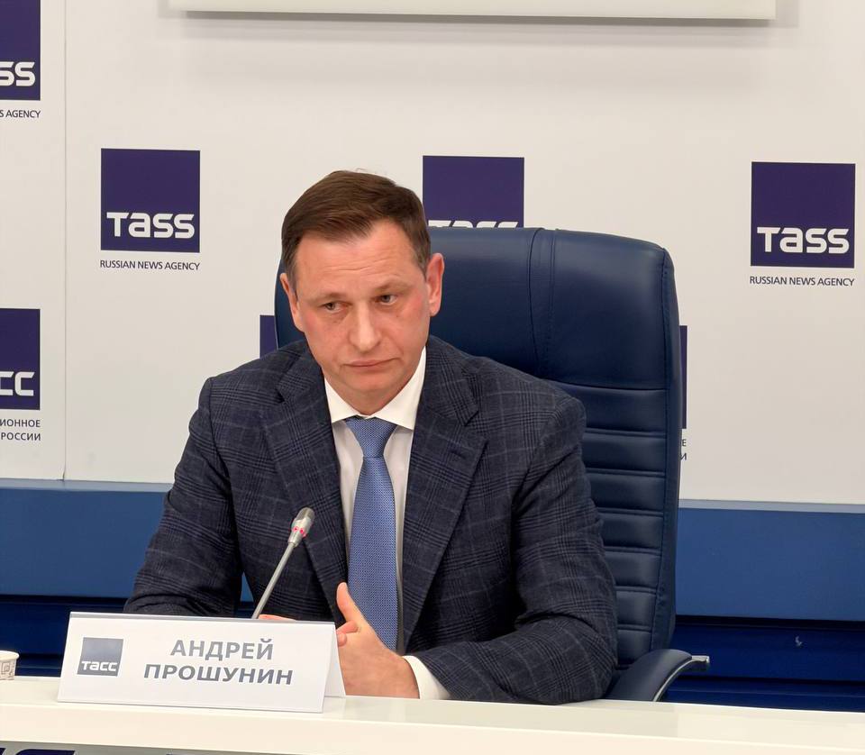 Турпоток в Сочи сохранится на уровне 8 млн человек по итогам 2025 года Об этом глава города Андрей Прошунин сообщил на пресс конференции ТАСС В целом на сегодняшний день загрузка Сочи составляет порядка 8 млн человек в прошлом году показатель был почти такой же Если говорить про зимний сезон на новогодние и рождественские праздники город посетят 480 тысяч человек Горный кластер забронировали 200 тысяч человек Готово около 600 объектов гостеприимства и 164 км горнолыжных трасс подготовлено сообщил мэр города Экономикавпечатлений