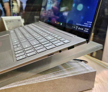 Acer представила первый ноутбук с процессором Intel Panther Lake Swift 16 AI На IFA 2025 Acer продемонстрировала Swift 16 AI первый ноутбук на базе Intel Panther Lake Устройство получило увеличенный тачпад с поддержкой стилуса и OLED дисплей с разрешением 3K Главное новшество связано с внедрением процессоров Panther Lake которые в будущем заменят Lunar Lake и Arrow Lake