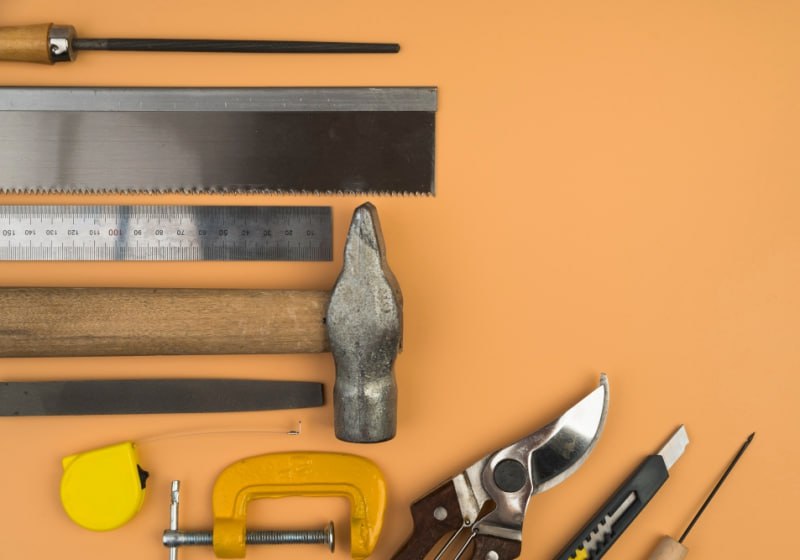 Омская область вошла в топ регионов Сибири по числу вахтовых вакансий Согласно данным hh ru спрос на вахтовиков в регионе вырос почти вдвое за третий квартал 2025 года размещено около 7 9 тысяч предложений В топе востребованных профессий разнорабочие водители монтажники и электромонтажники Медиана зарплатных предложений на вахту 178 600 рублей что в 2 6 раза выше среднего уровня по области Кому предлагают самые высокие зарплаты читайте на сайте