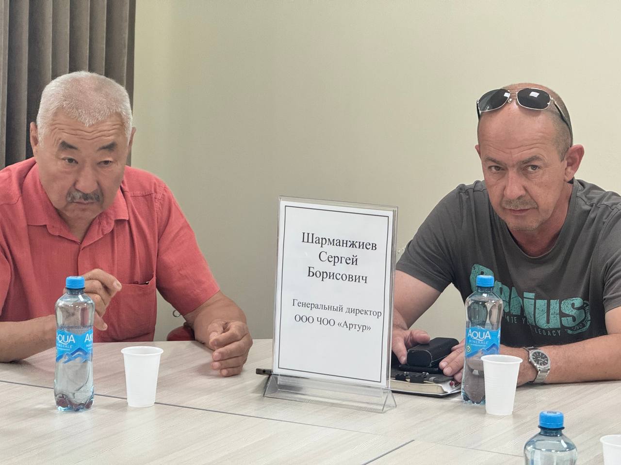 В Калмыкии ветеранов СВО приглашают к трудоустройству в охранные структуры. На площадке регионального филиала фонда «Защитники Отечества» состоялась встреча с представителями охранного предприятия, на которой обсуждались возможности трудоустройства для демобилизованных участников специальной военной операции. Участники узнали о требованиях к работе и условиях, предлагаемых компанией, которая более 10 лет предоставляет лицензированные услуги на территории республики и за её пределами. Поддержка ветеранов в трудоустройстве остаётся ключевым направлением фонда, помогая им вернуться к гражданской жизни с достоинством. Фото: Защитники Отечества Республика Калмыкия Быть в курсе Прислать новость