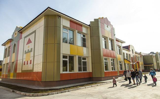 В детском саду Ласточка в Елизово несколько детей отравились двое госпитализированы с кишечной инфекцией ещё двое обратились с симптомами гастроэнтерита Состояние детей удовлетворительное часть уже выписана Роспотребнадзор проводит расследование Подписаться Предложка Чат