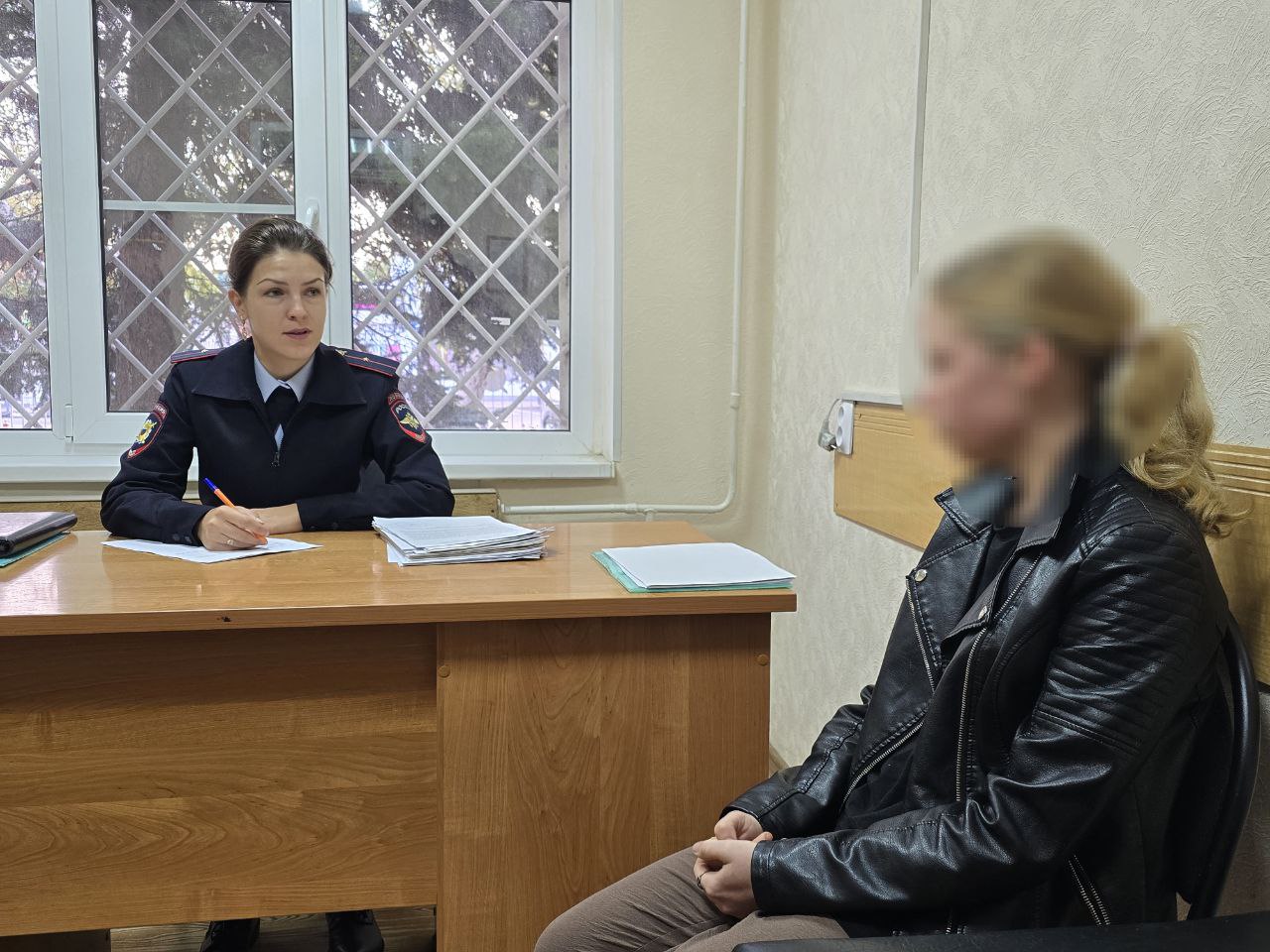 Найдена Сотрудники уголовного розыска Отдела МВД России по Каневскому району во взаимодействии с коллегами из Брюховецкого района разыскали несовершеннолетнюю в ст Чепигинской у знакомых С подростком работают сотрудники отделения по делам несовершеннолетних выясняются все обстоятельства произошедшего  Жизни и здоровью несовершеннолетней ничего не угрожает  Отдел МВД России по Каневскому району