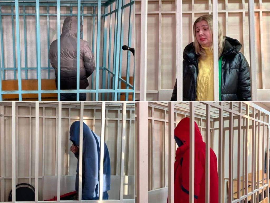 Приговор похитителям калужской девочки смягчать не будут решение Верховного суда Верховный Суд России отказался пересматривать приговор участникам громкого преступления похищения в ноябре 2023 года 8 летней девочки в Козельске и требования выкупа за ее возвращение Напомним жительница Калужской области Ирина Новикова ее сын нынешний и бывший мужья были признаны виновными в преступлении Злоумышленники потребовали у матери девочки 1 5 миллиона рублей в крипте Только после этого были готовы ее вернуть Ирине Новиковой дали 12 лет колонии ее бывшему супругу 14 лет Третий подозреваемый скончался до начала судебного процесса Сын заключил досудебное соглашение и был осужден отдельно Апелляционная инстанция ранее оставила приговор без изменений Верховный Суд после рассмотрения жалобы осужденных также не нашел оснований для смягчения наказания Фото КП 40 Не грузит телеграм Подписывайся на наш канал в MAX