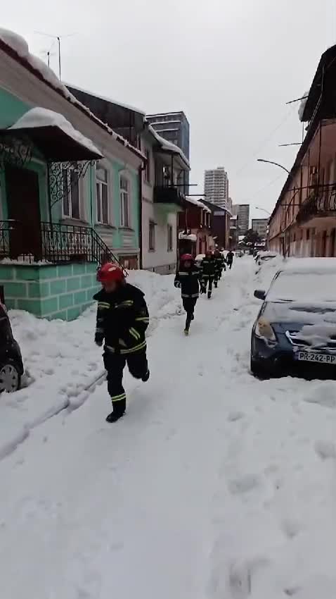 Эвакуация 20 человек в Нижнем Новгороде из-за пожара, вызванного микроволновкой