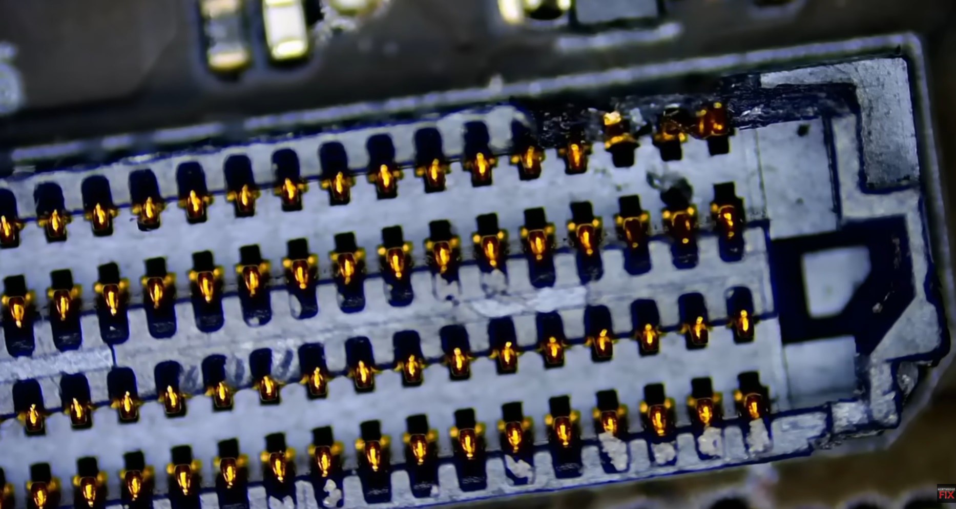 NorthridgeFix раскритиковал конструкцию RTX 5090 Founders Edition Эксперт NorthridgeFix назвал RTX 5090 Founders Edition одной из худших конструкций из за хрупкого модульного коннектора между платой и блоком PCIe При попытке установки СЖО у двух карт сломалась шина ремонт практически невозможен Рекомендуется выбирать кастомные версии ремонтопригодность VS дизайн Следи за новостями VA PC Наш менеджер для связи