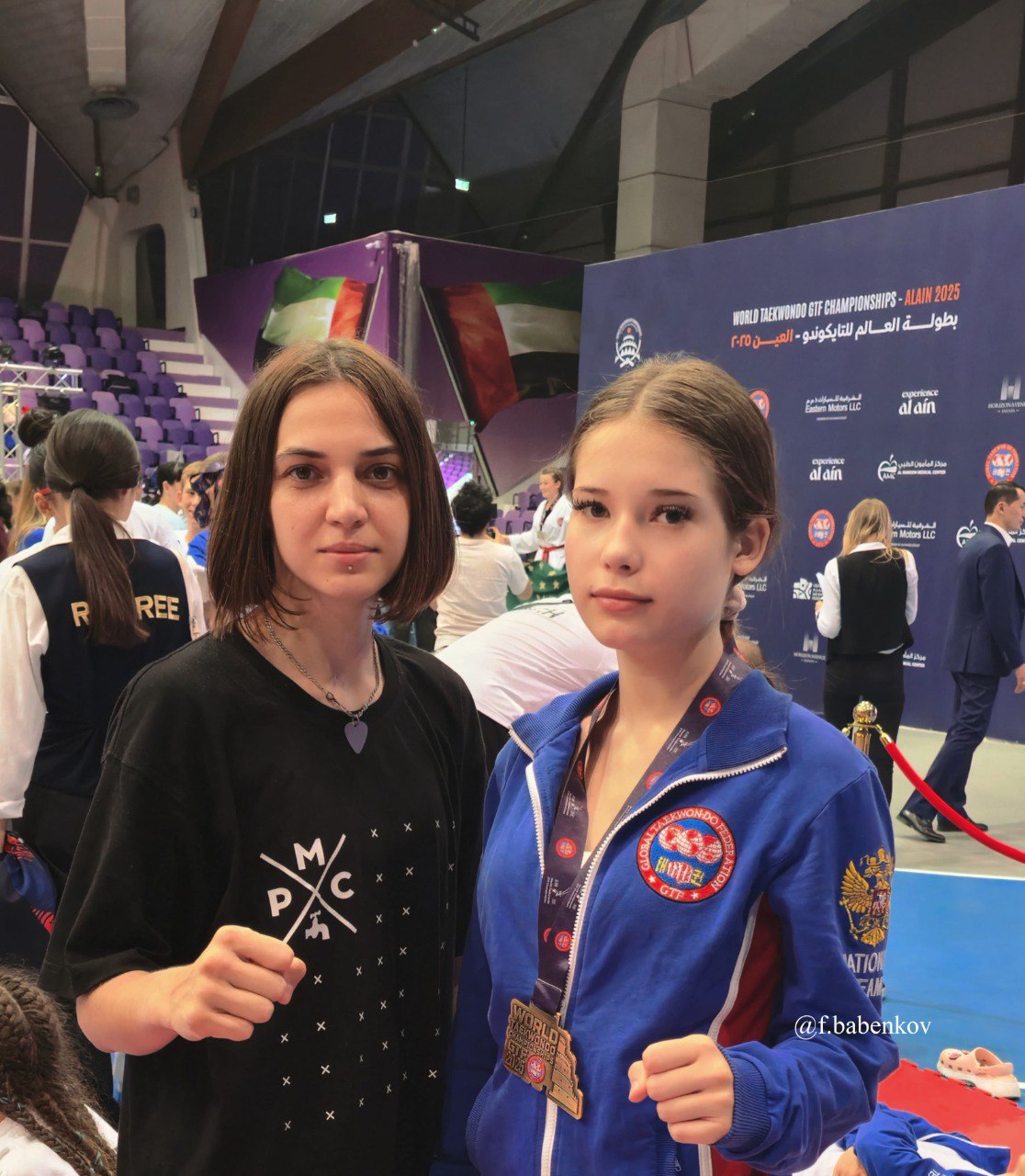 Две медали Первенства мира завоевала темрюкская тхэквондистка Александра Присюда. С 22 по 27 июля в городе Аль-Эйн Объединенных Арабских Эмиратов проходит Чемпионат и Первенство мира по тхэквондо ГТФ. Крупнейшие международные соревнования собрали лучших спортсменов со всего мира. В составе сборной России честь национального флага защищала и спортсменка из Темрюкского района, воспитанница спортшколы «Виктория» Александра Присюда. Александра в очередной раз продемонстрировала твёрдый характер, силу воли и умение держать удар. Она стала обладательницей серебряной медали в дисциплине «командный тег-тим» и бронзовым призером в дисциплине «личный спарринг». Это не первый успех Александры на Первенстве мира. Напомню, в 2023 году в Кыргызстане талантливая темрюкская спортсменка завоевала две серебряные медали. Поздравляю Александру и ее тренера Марию Зернюк с высоким результатом. Этот успех – яркое подтверждение таланта, упорства, целеустремлённости. и заслуженная награда за усилия и стремление к совершенству. #спорт