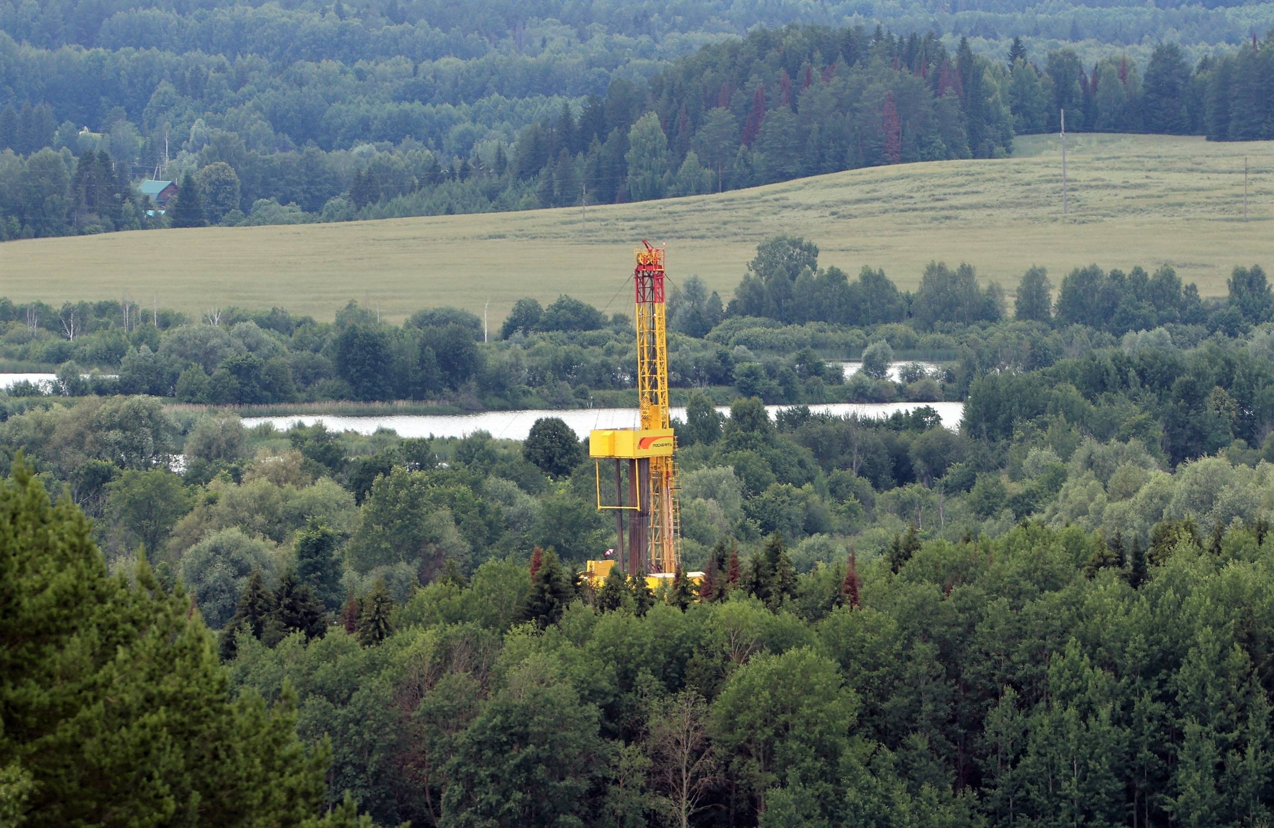 ПАО НК Роснефть VK 340 миллионов тонн Удмуртнефть добыла юбилейную 340 миллионную тонну нефти Сегодня предприятие обеспечивает 60 добычи региона и ведёт работы на 36 месторождениях Это достижение стало возможным благодаря новым скважинам технологиям многозабойного бурения Фишбон и Ласточкин хвост а также успешной геологоразведке на новых и зрелых месторождениях Поздравляем коллег с важной вехой и желаем новых побед