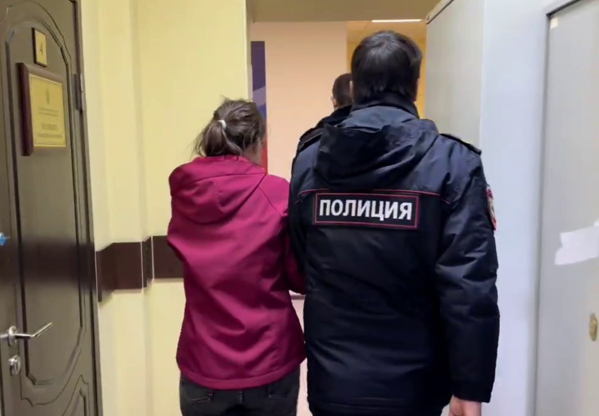 Ударила ножом за непослушание: на Кубани мать осудят за покушение на 5-летнего сына В Армавире передали в суд уголовное дело в отношении 27-летней местной жительницы. Её обвиняют в покушении на убийство собственного сына. Девушка ударила малыша ножом за непослушание. Ребёнок несколько часов истекал кровью, пока мать не соизволила вызвать скорую помощь. На основании экспертизы обвиняемую признали вменяемой. Скоро девушка предстанет перед судом. Работа Авто Глэмпинг