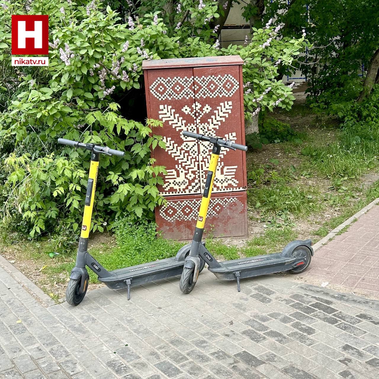 6-летнего мальчика сбил самокатчик: заведено уголовное дело  В Калуге завели уголовное дело из-за наезда электросамоката на 6-летнего ребенка. Всё случилось на аллее улицы Чичерина — мальчик получил травмы, обошлось ушибами, но всё равно пришлось обращаться к врачам.  «Следственным отделом по городу Калуге СК России возбуждено уголовное дело по факту оказания услуг, не отвечающих требованиям безопасности жизни и здоровья потребителей при прокате шеринговых самокатов, по признакам преступления, предусмотренного ст. 238 УК РФ», — сообщает Калужский Следком.  Ведется проверка всех обстоятельств произошедшего.    Прислать новость     Заказать рекламу