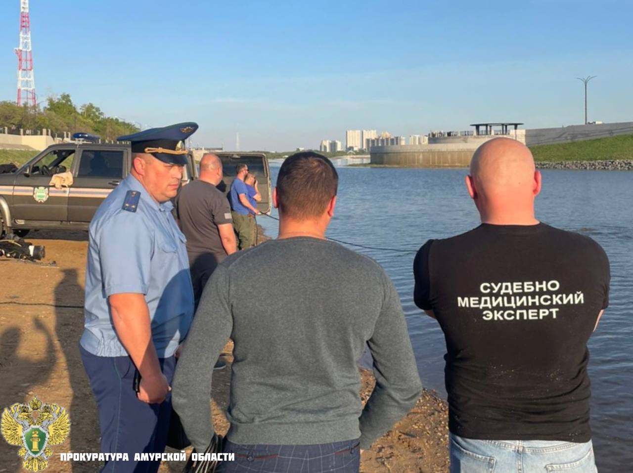 Прокуратура организовала проверку по факту гибели подростка в Благовещенске По предварительной информации, вечером 26 мая 2025 года во время купания утонула 16-летняя девочка. Обстоятельства произошедшего в настоящее время устанавливаются, пишет . Для координации действий правоохранительных органов на место происшествия выезжал заместитель прокурора города Благовещенска Евгений Бабенко. Прокуратура проводит проверку соблюдения законодательства о профилактике безнадзорности и правонарушений несовершеннолетних. По результатам проверки при наличии оснований будут приняты меры прокурорского реагирования. Ход и результаты процессуальной проверки поставлены на контроль в прокуратуре города. Реклама